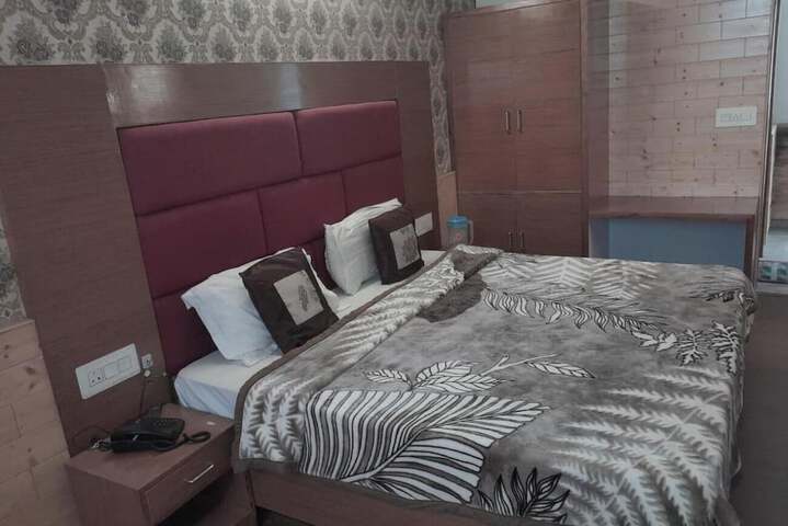 Room 6 of 23
