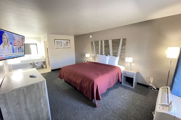 Room 2 of 10