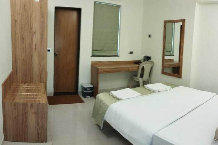 Room 3 of 21