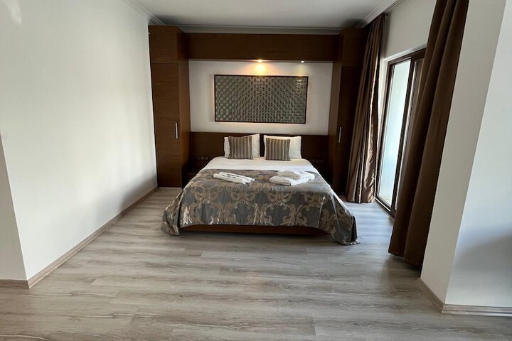Room 5 of 40