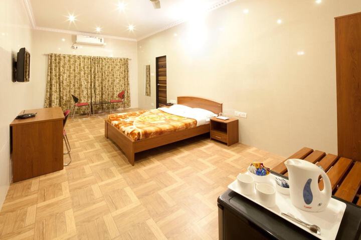 Room 9 of 33