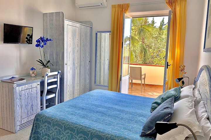 Room 6 of 44