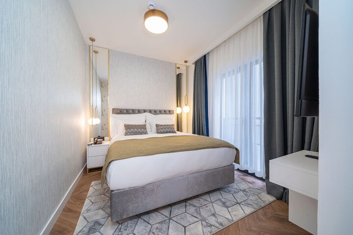 Room 28 of 168