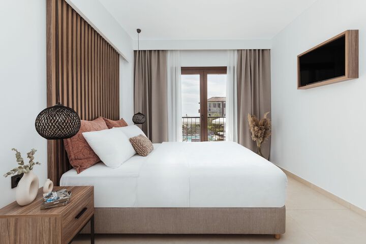 Room 4 of 43