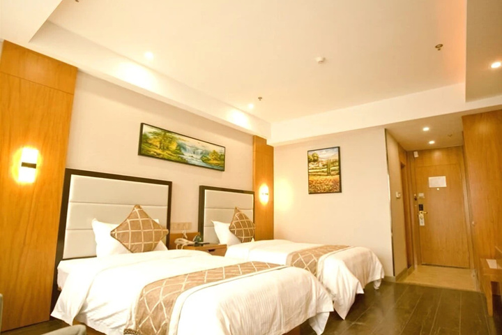 Room 4 of 16