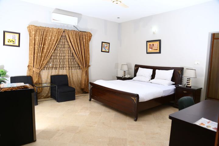 Room 6 of 37
