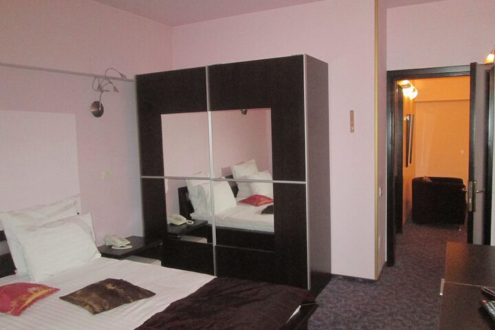 Room 11 of 75