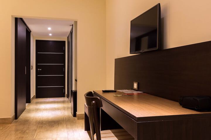 Room 10 of 76