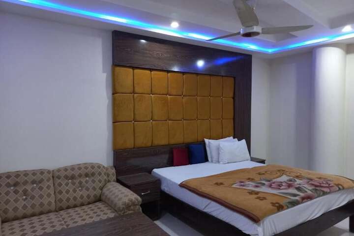Room 8 of 14