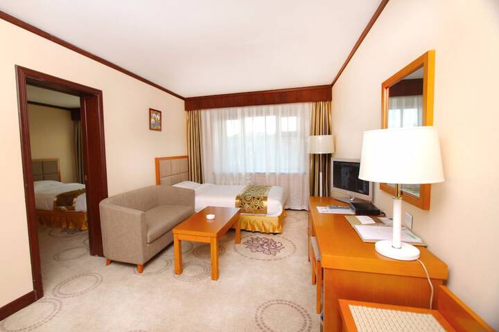 Room 5 of 28