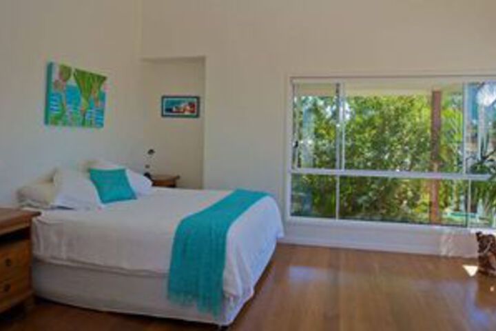 Room 5 of 16