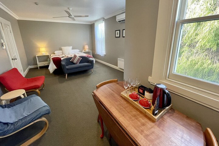 Room 108 of 151
