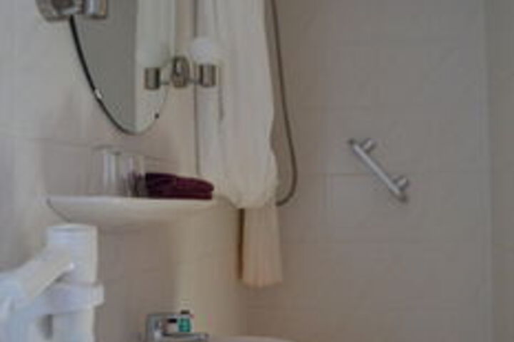 Room 2 of 7