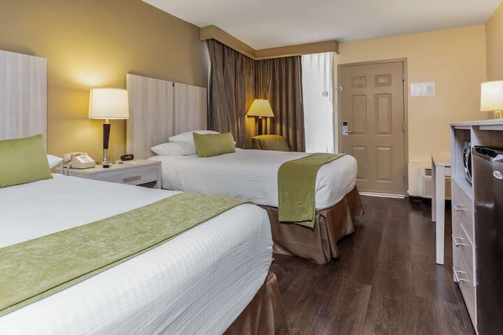 2 Double Beds Extra Long Bed High Speed Internet Accessible Pillow Top Mattress Microwave and Refrigerator Full Breakfast (2 of 7)