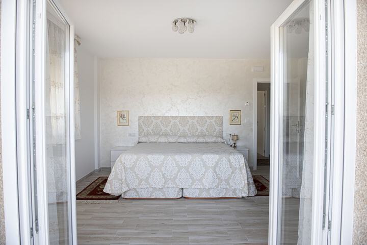 Room 3 of 49