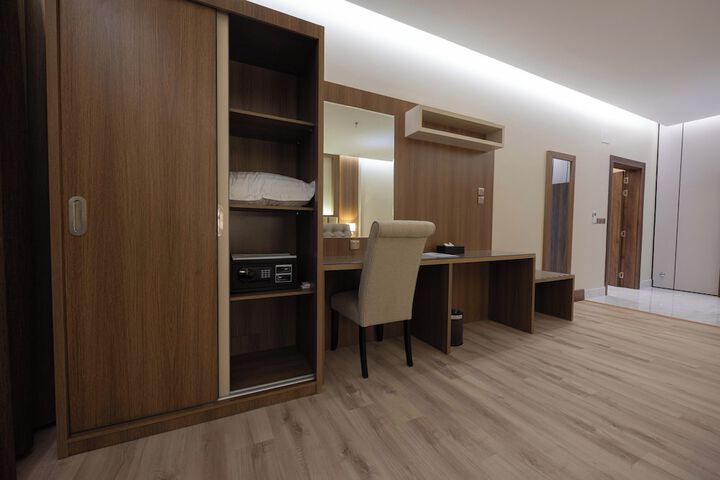 Room 22 of 64