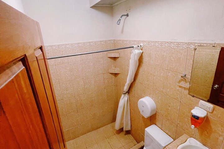 Room 5 of 11