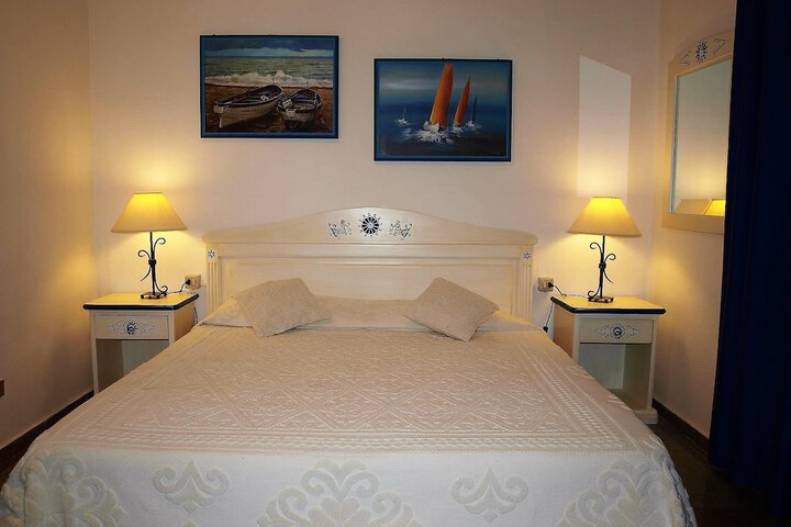 Room 3 of 46
