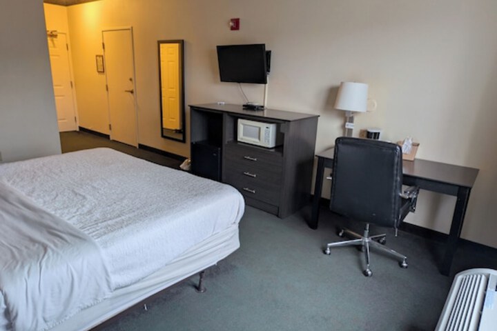 Room 11 of 28
