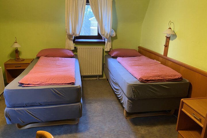 Room 8 of 28