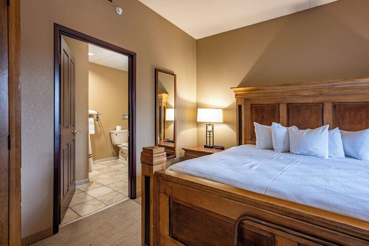 2 Queen Beds Mobility Accessible Villa Golf View (44 of 68)