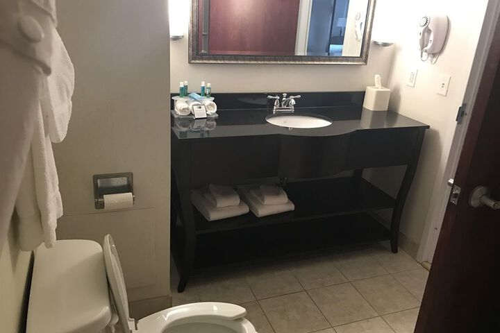 Room 25 of 40