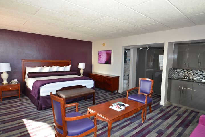 1 King Bed (1 of 8)