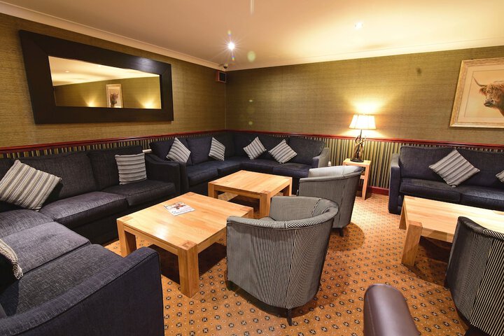 Lounge 84 of 100