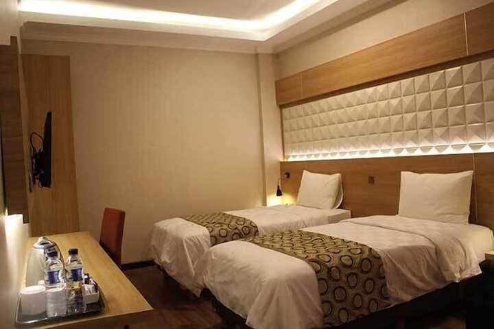 Room 7 of 28