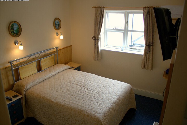Room 5 of 33