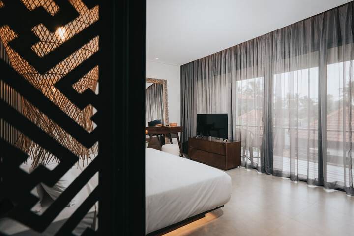 Room 8 of 77