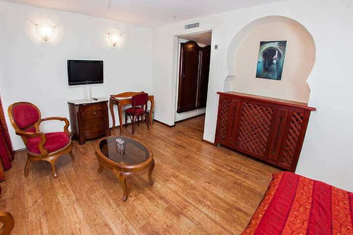 Room 12 of 34