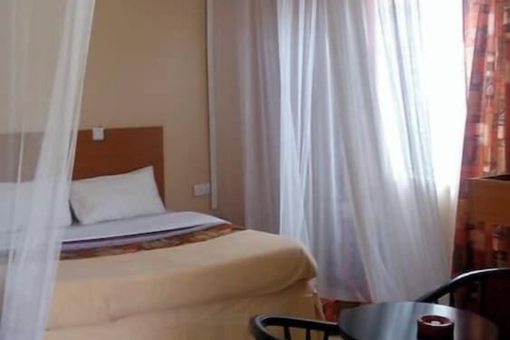 Room 2 of 44