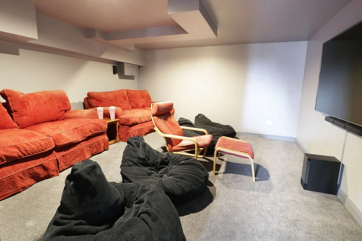 Room 4 of 19