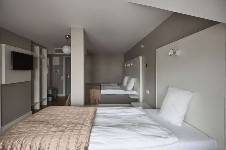 Room 32 of 66