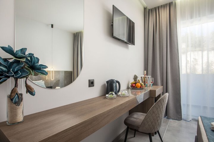 Room 7 of 37