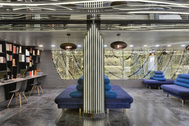 Entrance & Lobby