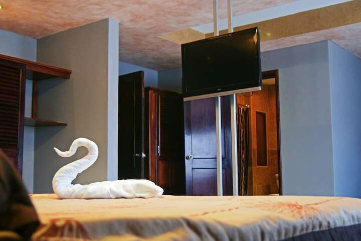 Room 3 of 28