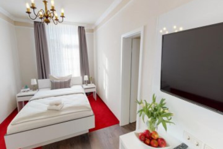Room 16 of 36