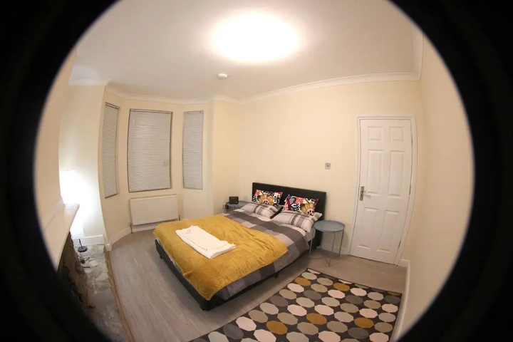 Room 6 of 13