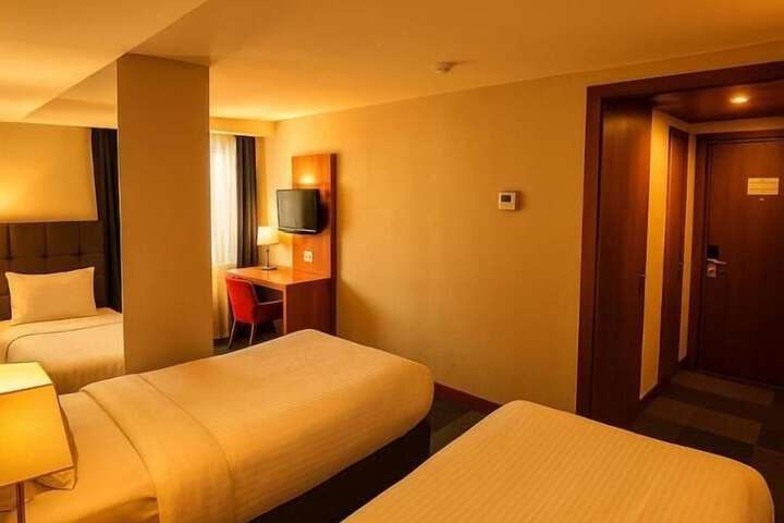 Room 14 of 34