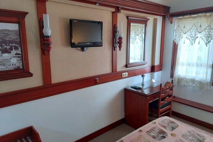 Room 9 of 26