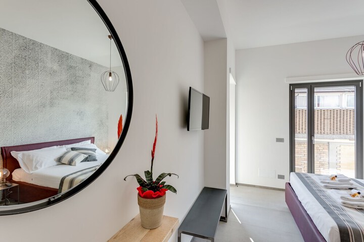 Room 33 of 270
