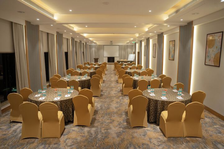 Ballroom/Hall 46 of 55
