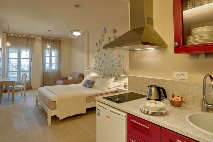 Room 12 of 103