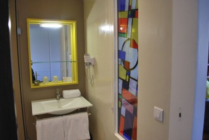 Room 70 of 98