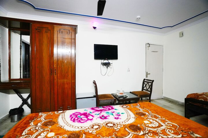 Room 15 of 37