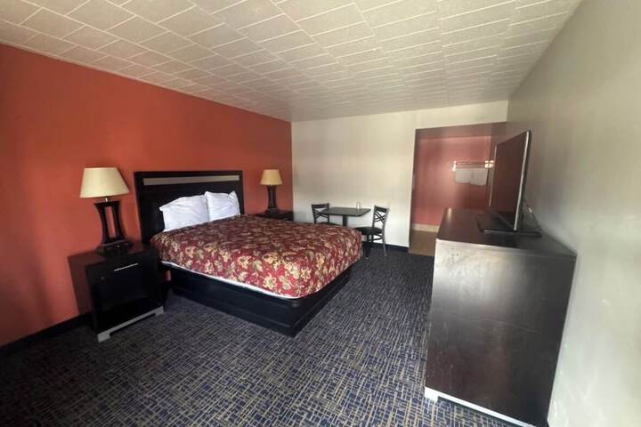 Room 5 of 10