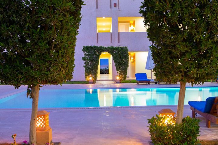 Hotel Pool