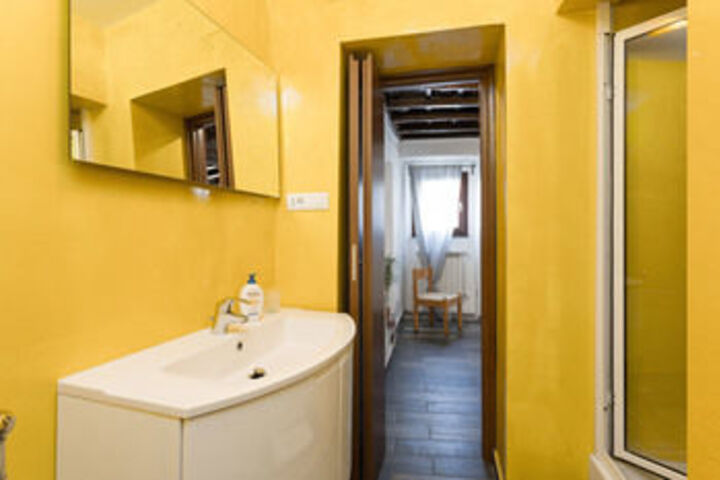 Room 46 of 477